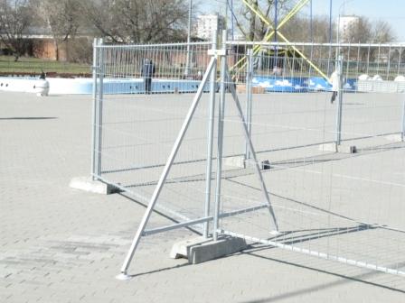 ограждение строительной площадки в Москве, временное ограждение, переносное ограждение
